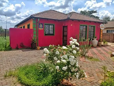 3 Bedroom House For Sale in Akasia - OKrd.webp