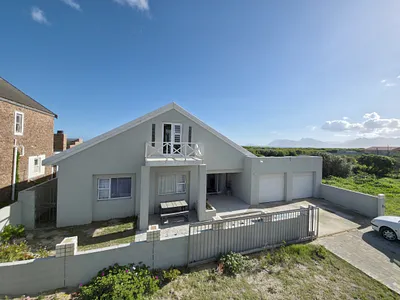 5 Bedroom House For Sale in Hermanus - ib36.webp