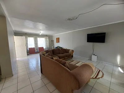 4 Bedroom House For Sale in Heidelberg - wx13.webp