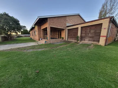 4 Bedroom House For Sale in Piet Retief - 0niC.webp