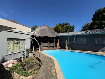 3 Bedroom House For Sale in Rustenburg - 0MeN.webp