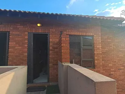 2 Bedroom Townhouse For Sale in Alberton - YeGY.webp