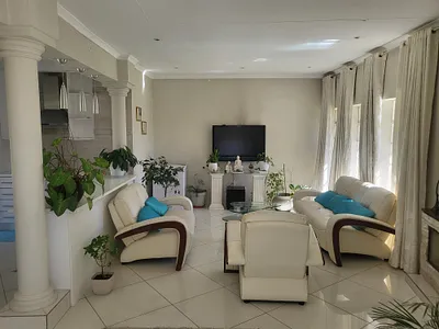 3 Bedroom House For Sale in Johannesburg - Q9du.webp