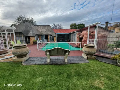3 Bedroom House For Sale in Sasolburg - 7cSN.webp
