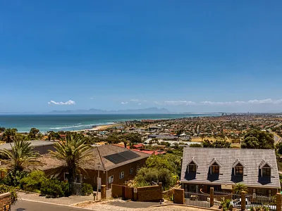 4 Bedroom House For Sale in Gordons Bay - gXYp.webp