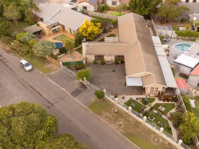 5 Bedroom House For Sale in Brackenfell - zgrt.webp