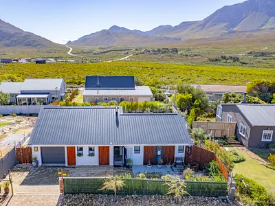 2 Bedroom House For Sale in Pringle Bay - bEfo.webp