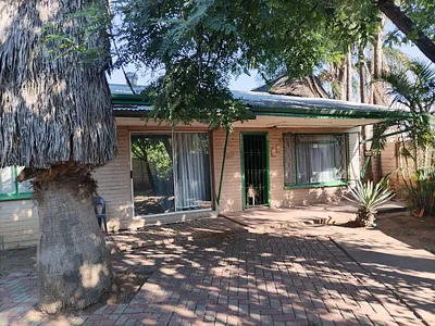3 Bedroom House For Sale in Rustenburg - xRp5.webp