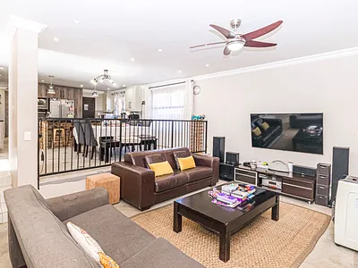 4 Bedroom House For Sale in Roodepoort - jOAg.webp