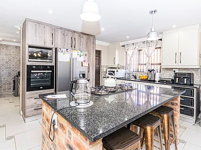 4 Bedroom House For Sale in Roodepoort - yoto.webp