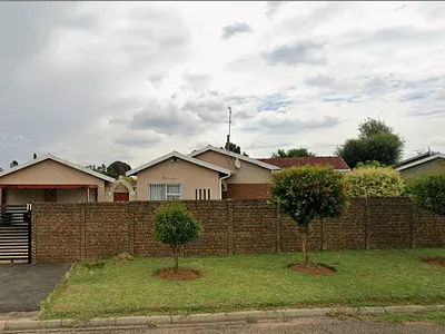 4 Bedroom House For Sale in Boksburg - HuT0.webp