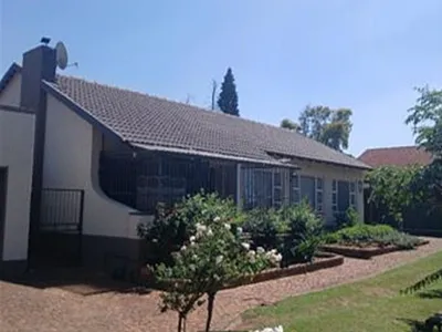 3 Bedroom House For Sale in Germiston - XmaX.webp
