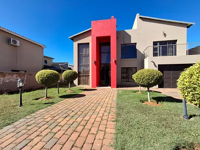 4 Bedroom House For Sale in Akasia - NaQR.webp