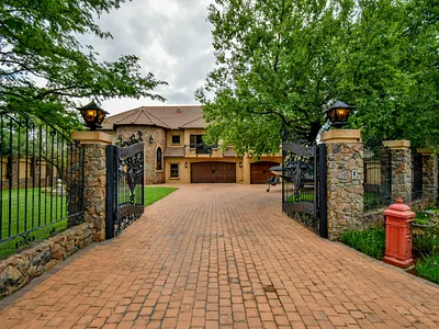 5 Bedroom House For Sale in Pretoria - 4xU4.webp