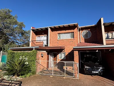 3 Bedroom Townhouse For Sale in Louis Trichardt - RBf9.webp