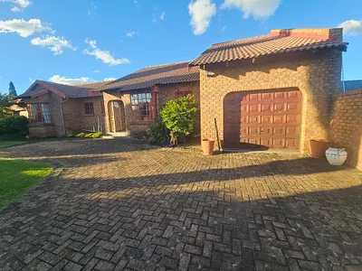 4 Bedroom House For Sale in Springs - img
