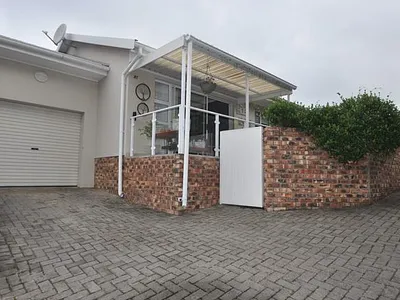 3 Bedroom Townhouse To Rent in East London - kFPG.webp