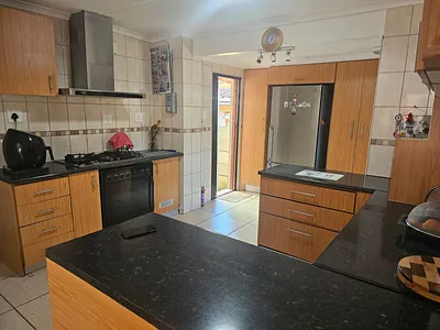 4 Bedroom House For Sale in East London - 4yMw.webp