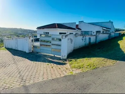 4 Bedroom House For Sale in East London - fnlZ.webp
