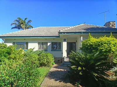 4 Bedroom House For Sale in Uitenhage - YGqD.webp