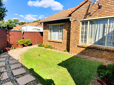 3 Bedroom Townhouse For Sale in Pretoria - yiPX.webp
