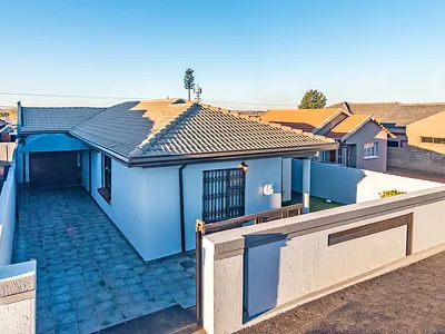 3 Bedroom House For Sale in Soweto - Fl2d.webp