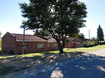 4 Bedroom House For Sale in Despatch - RfV0.webp