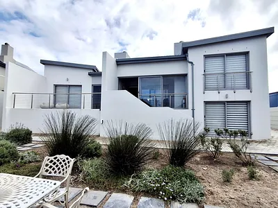 4 Bedroom House For Sale in Struisbaai - DBNJ.webp