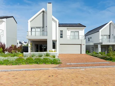 3 Bedroom House For Sale in Langebaan - H1Y9.webp