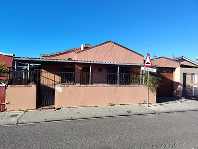 3 Bedroom House For Sale in Mitchells Plain - 6G70.webp