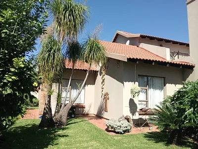 3 Bedroom Townhouse For Sale in Rustenburg - 27Ee.webp