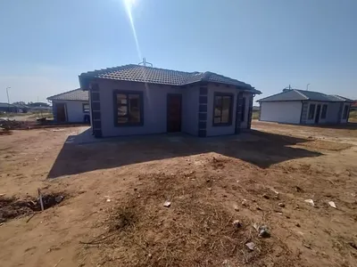 3 Bedroom House For Sale in Akasia - GxXh.webp
