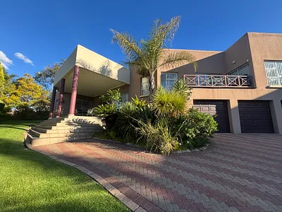 3 Bedroom House For Sale in Witbank - LfFy.webp