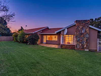 4 Bedroom House For Sale in Krugersdorp - ejy3.webp