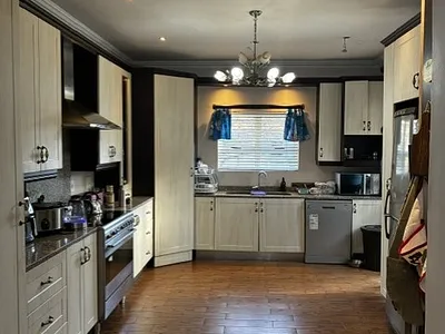 5 Bedroom House For Sale in Germiston - xI61.webp
