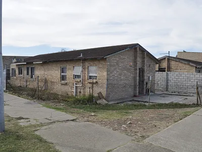2 Bedroom House For Sale in Port Elizabeth - img
