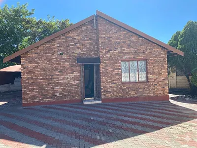 3 Bedroom House For Sale in Rustenburg - K8NI.webp