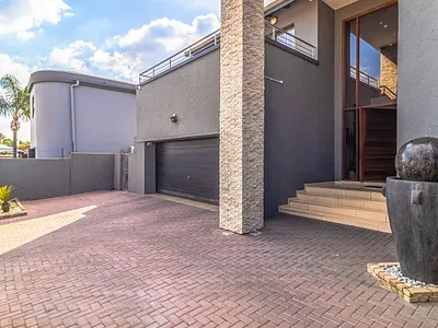 4 Bedroom House For Sale in Edenvale - Vngc.webp