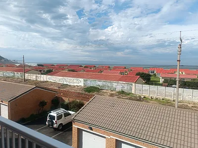 2 Bedroom Apartment To Rent in Fish Hoek - xSIQ.webp