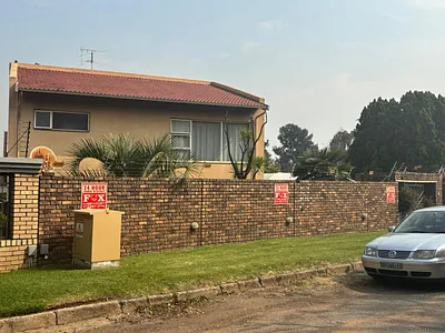 4 Bedroom House For Sale in Alberton - Yh9O.webp