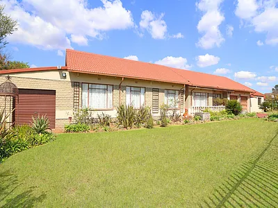 3 Bedroom House For Sale in Helikonpark, Randfontein - img