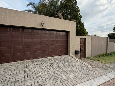 3 Bedroom House For Sale in Sandton - Lqzc.webp