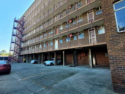 1.5 Bedroom Apartment For Sale in Pretoria - 9a6h.webp