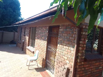 3 Bedroom House To Rent in Rustenburg - afHC.webp