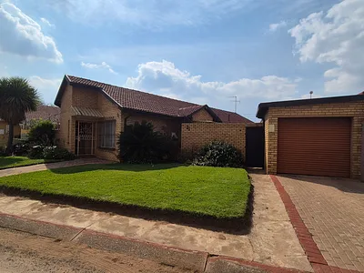 3 Bedroom House For Sale in Springs - img