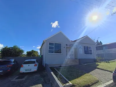 4 Bedroom House For Sale in East London - p9Ev.webp
