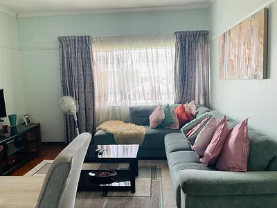 1 Bedroom Apartment For Sale in East London - 4QWv.webp
