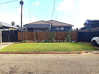 3 Bedroom House For Sale in Roodepoort - img