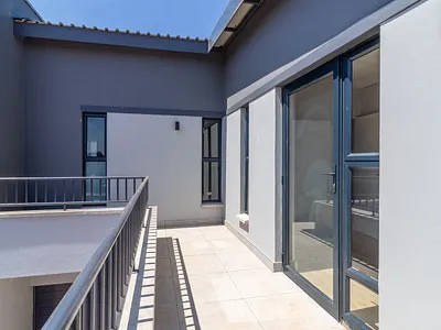 3 Bedroom Townhouse For Sale in Bedfordview - 7fAo.webp