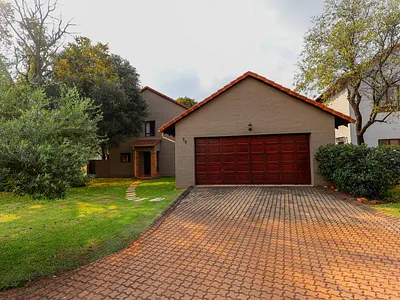 4 Bedroom Townhouse To Rent in Hartbeespoort - k3Lg.webp
